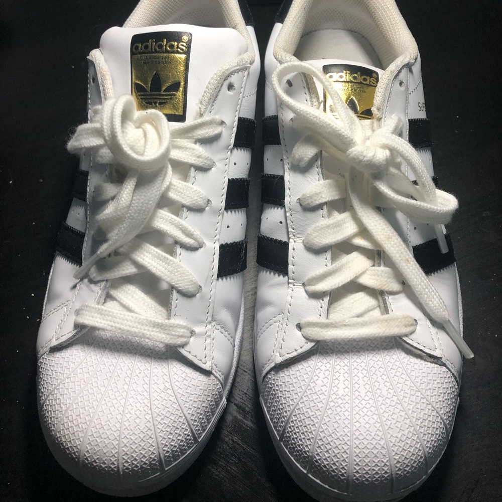 BARELY WORN SUPERSTARS SIZE 8.5